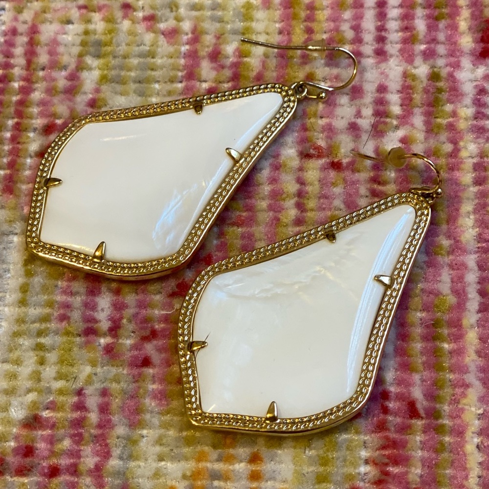 Kendra Scott White/Pearl Earrings!